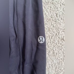 Fast & Free Lululemon Leggings Size 4. Very good condition. Black.